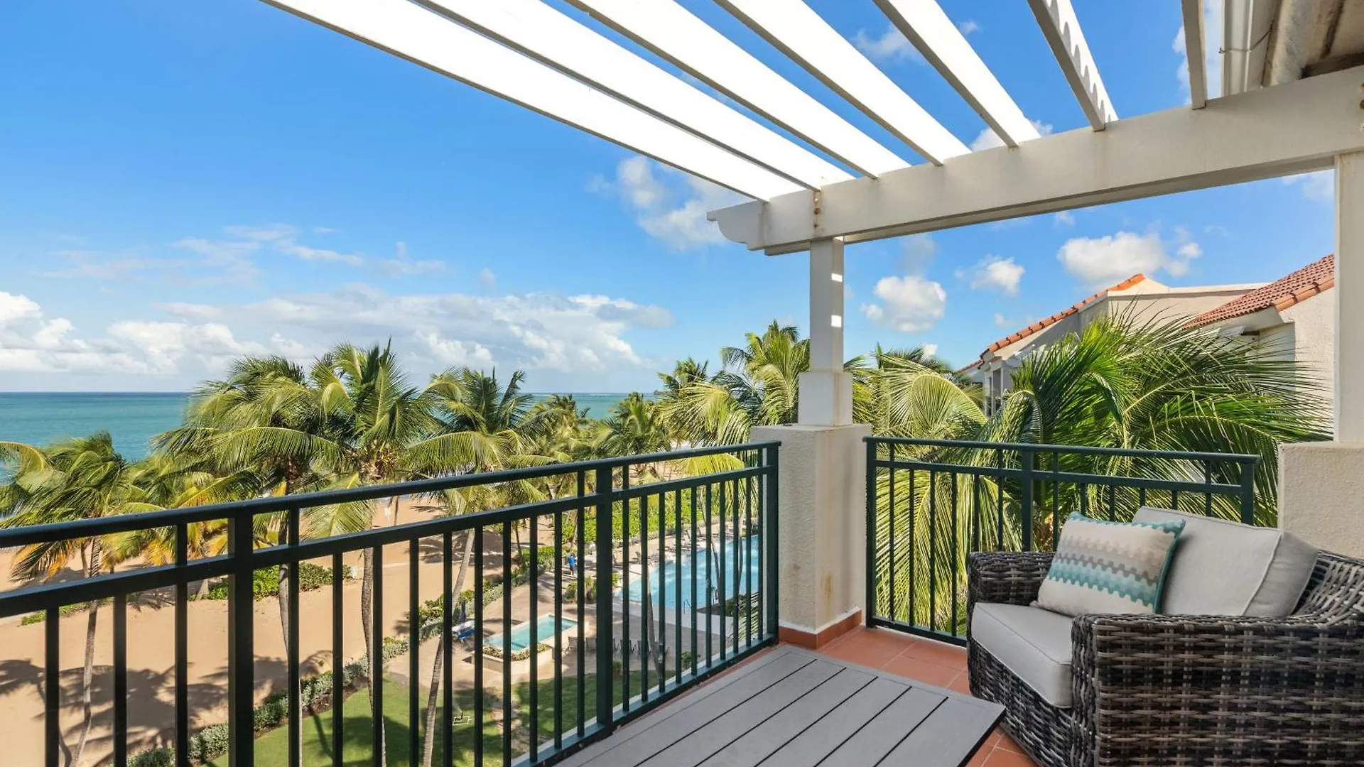 Luxury Condo Near San Juan Rio Grande Apartment